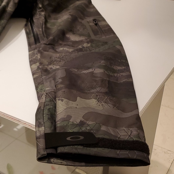 SOLD! Oakley NWT Shell Jacket 10K/ 2L Anorak - Picture 7 of 13